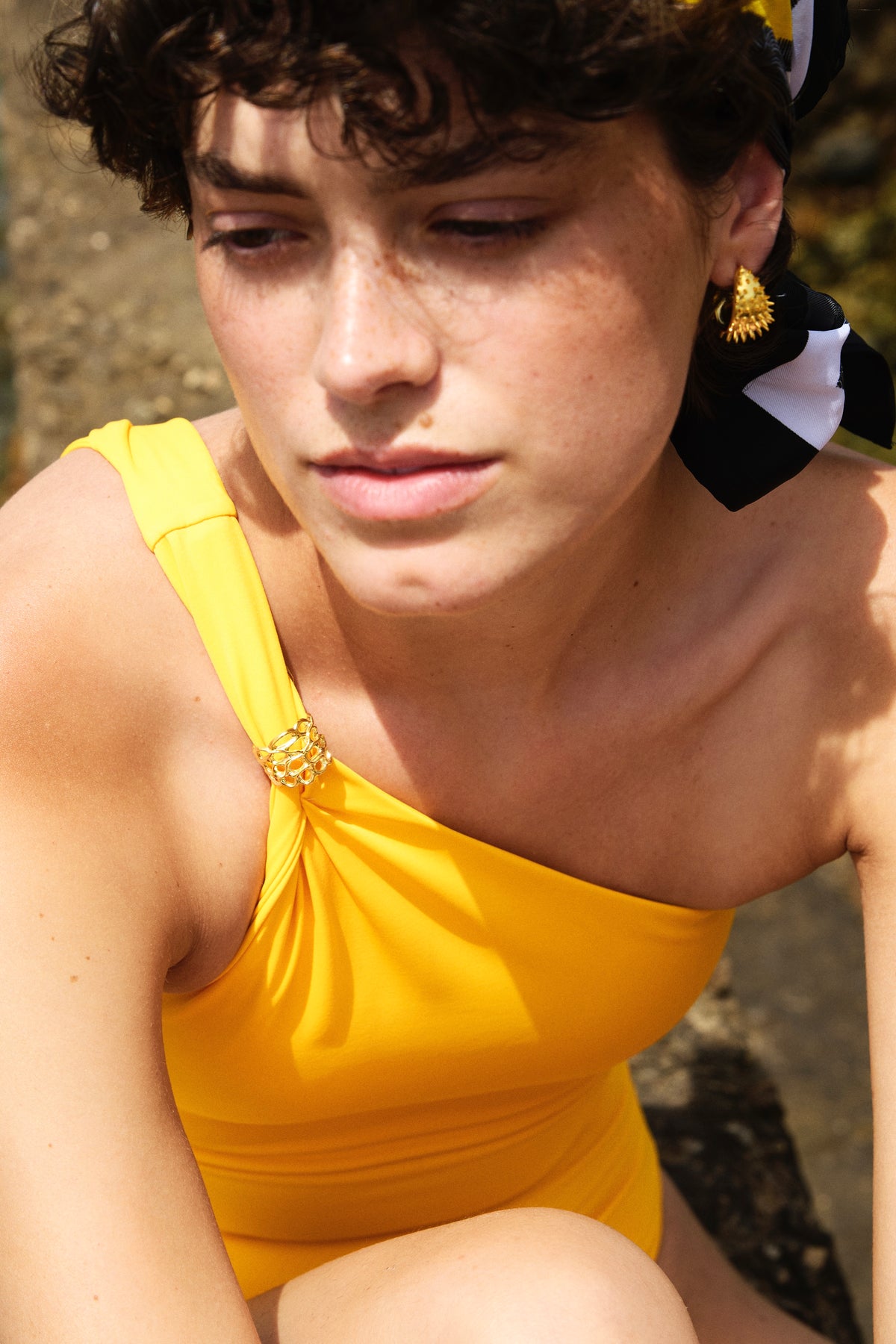 Feggeri Astra Gold Vermeil Starfish Coral Ring worn by a model