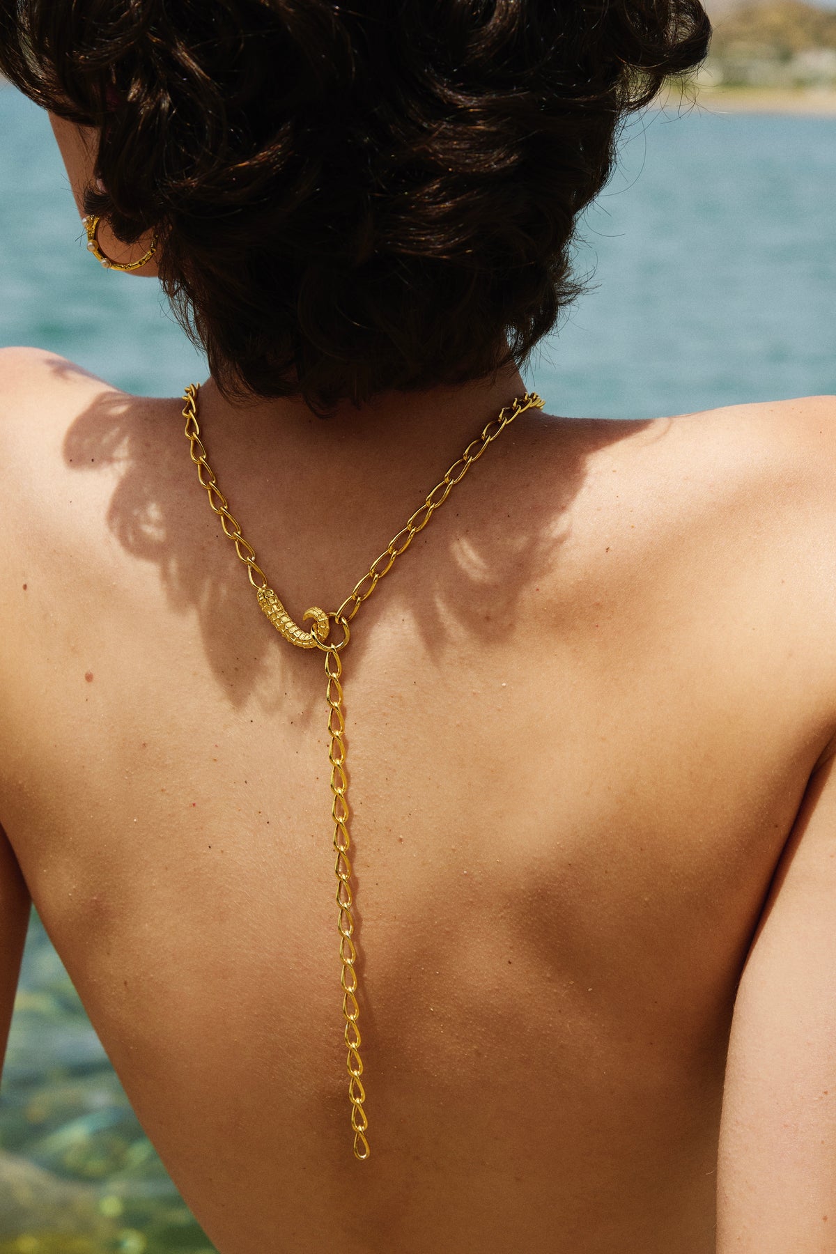 Feggeri Ippos chain necklace in gold vermeil with its seahorse tail clasp worn at the back