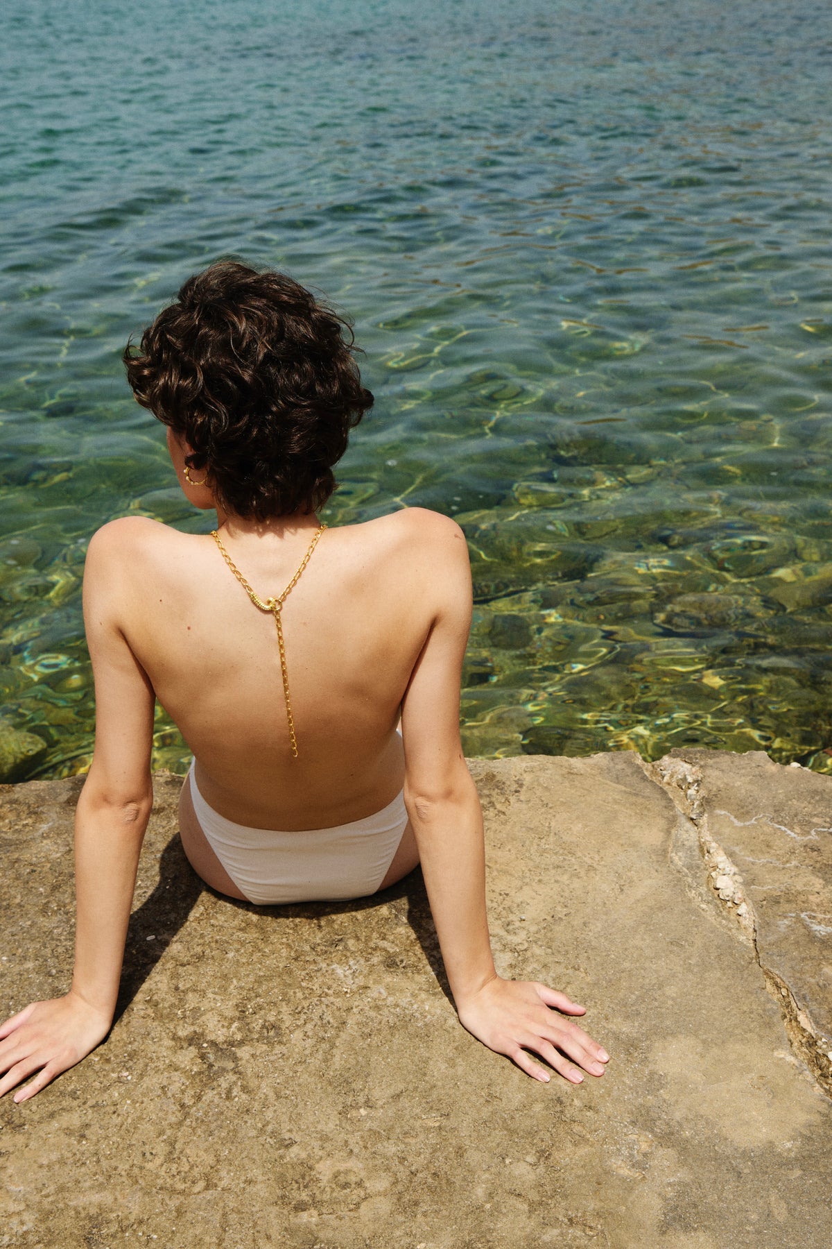 Feggeri Ippos Gold Vermeil Chunky Chain Necklace worn by a model