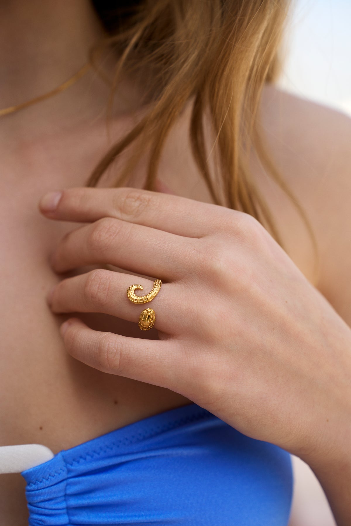 Feggeri Ippos Gold Vermeil Seahorse Ring worn by a model