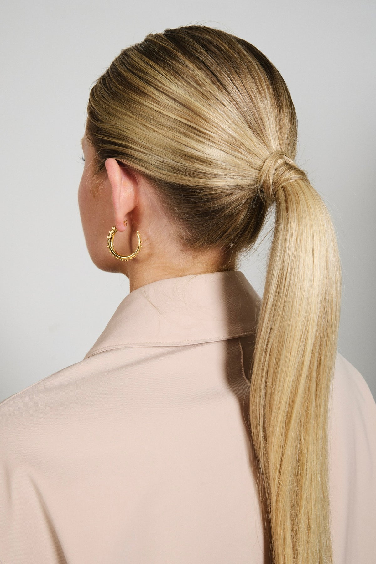 Feggeri Okto Gold Vermeil Large Hoop Earrings worn by a model