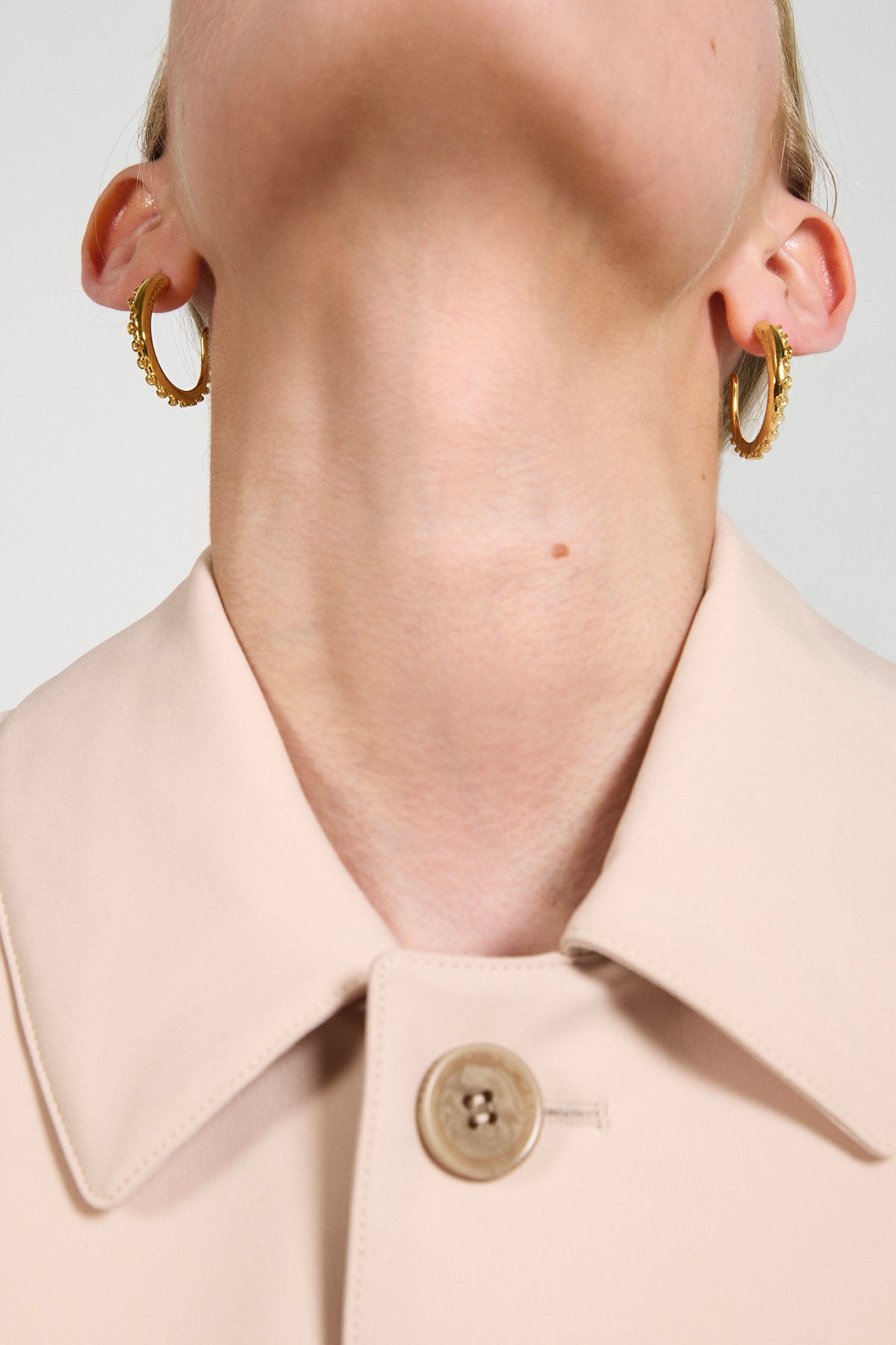 Feggeri Okto Gold Vermeil Large Hoop Earrings worn by a model
