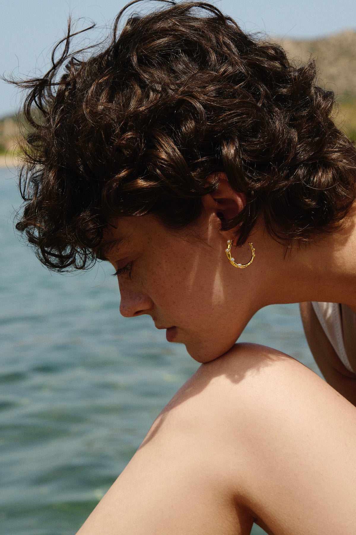 Feggeri Okto Gold Vermeil Pearl Hoop Earrings worn by a model