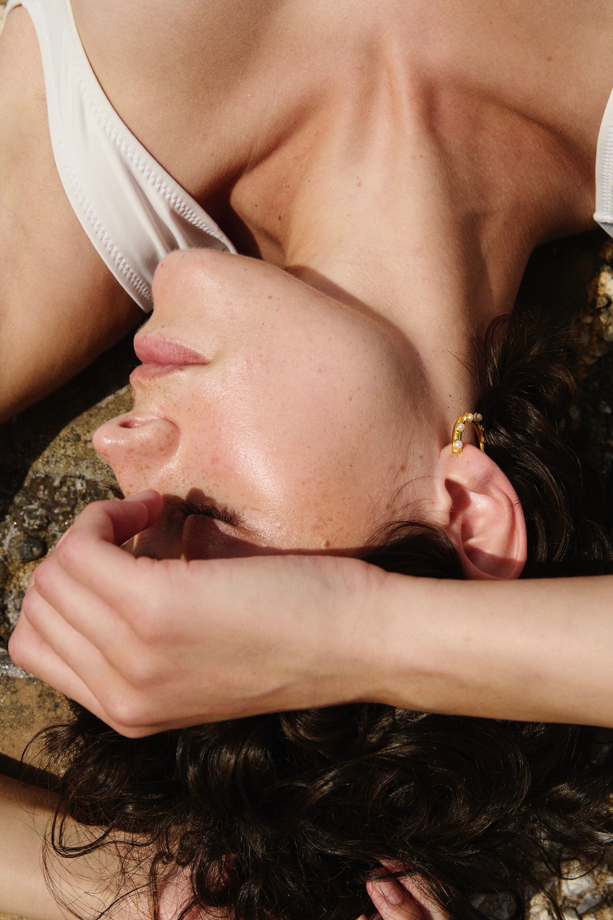 Feggeri Okto Gold Vermeil Pearl Hoop Earrings worn by a model