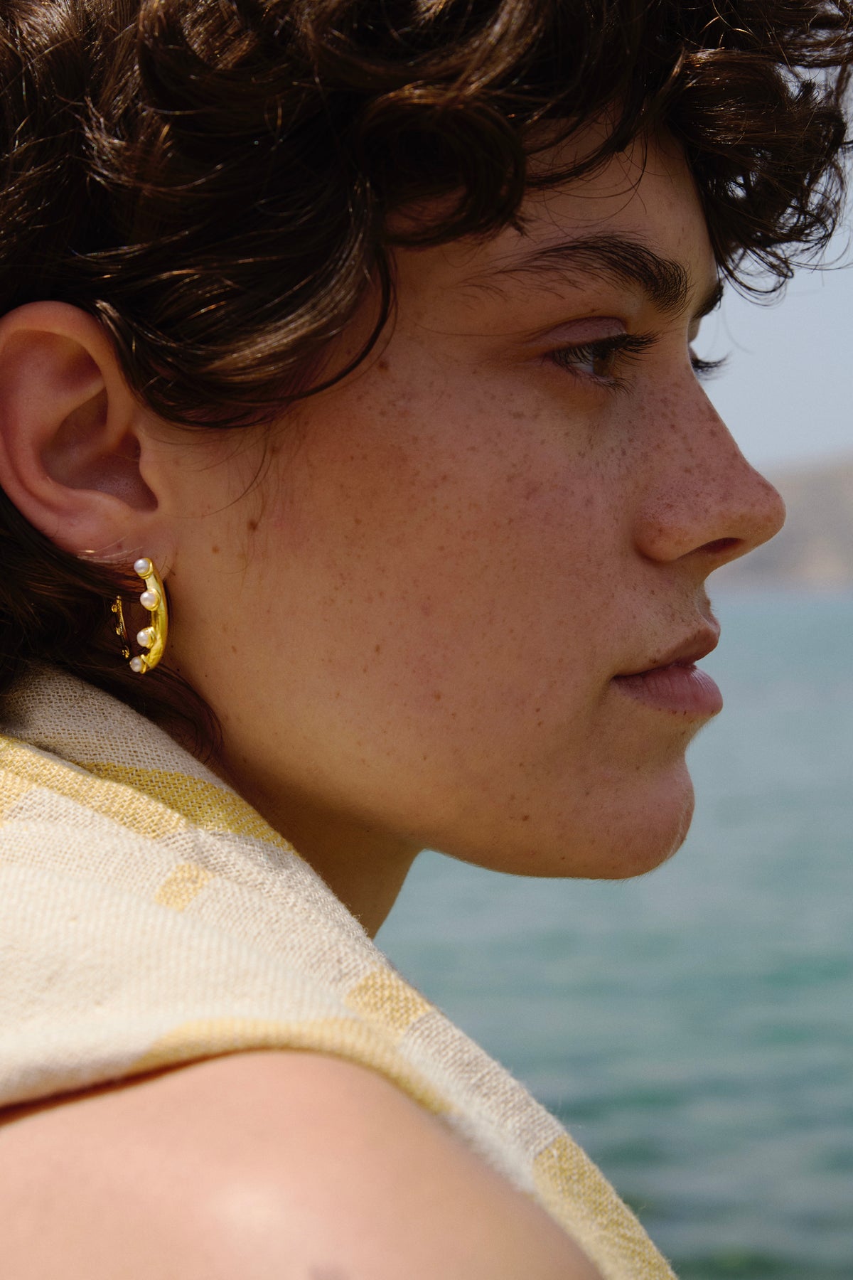 Feggeri Okto Gold Vermeil Pearl Hoop Earrings worn by a model